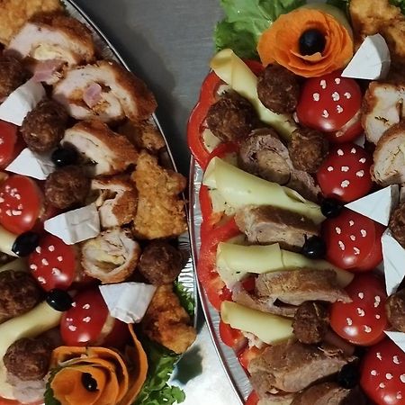 Randevú Panzió Hotel Csíkszereda Kültér fotó