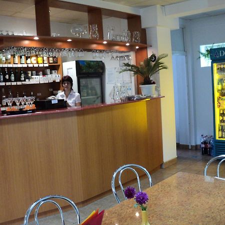 Randevú Panzió Hotel Csíkszereda Kültér fotó