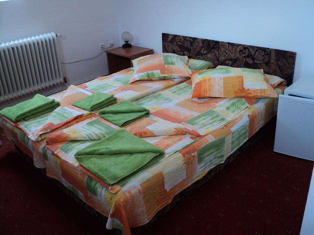 Randevú Panzió Hotel Csíkszereda Szoba fotó