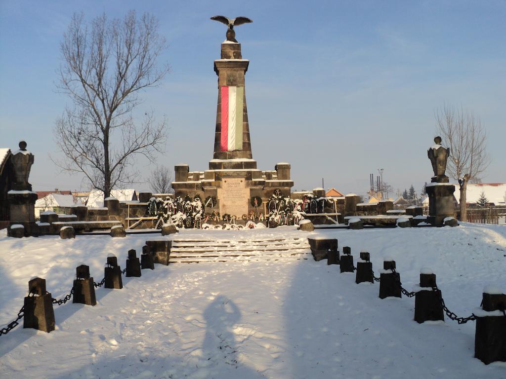 Randevú Panzió Hotel Csíkszereda Kültér fotó