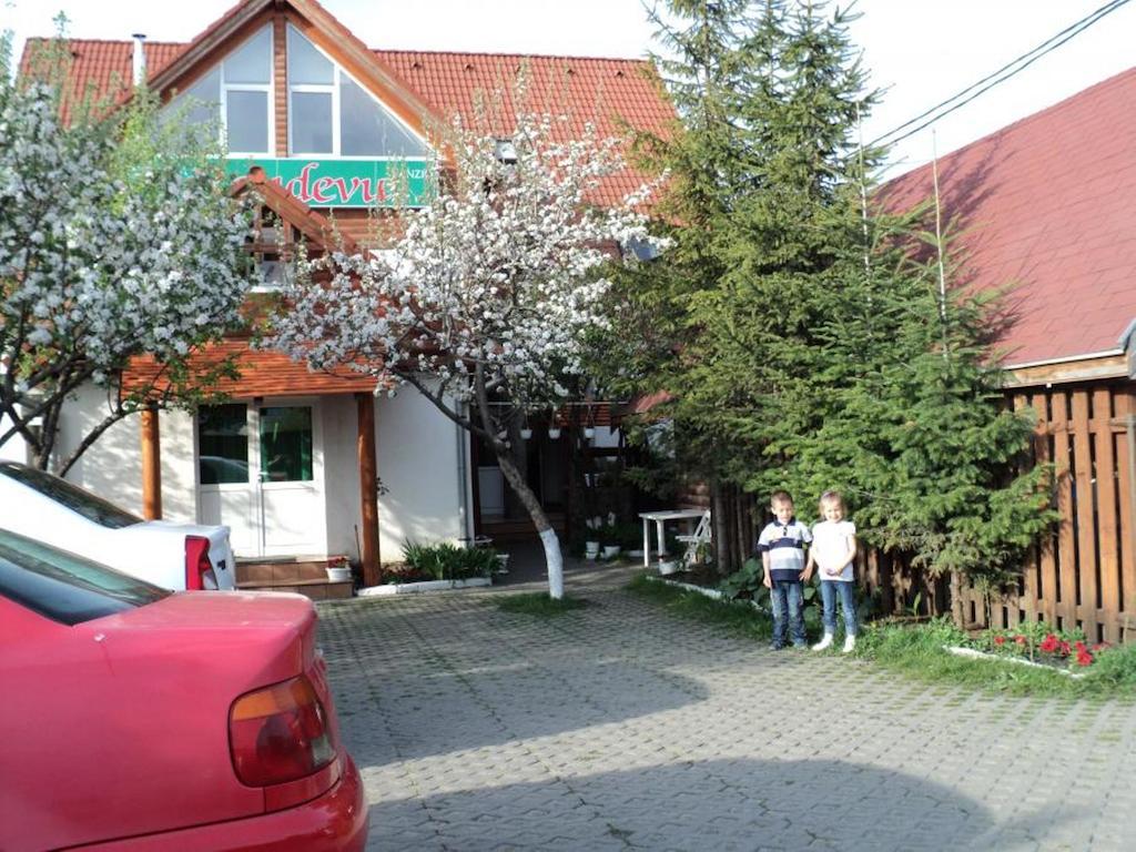 Randevú Panzió Hotel Csíkszereda Kültér fotó