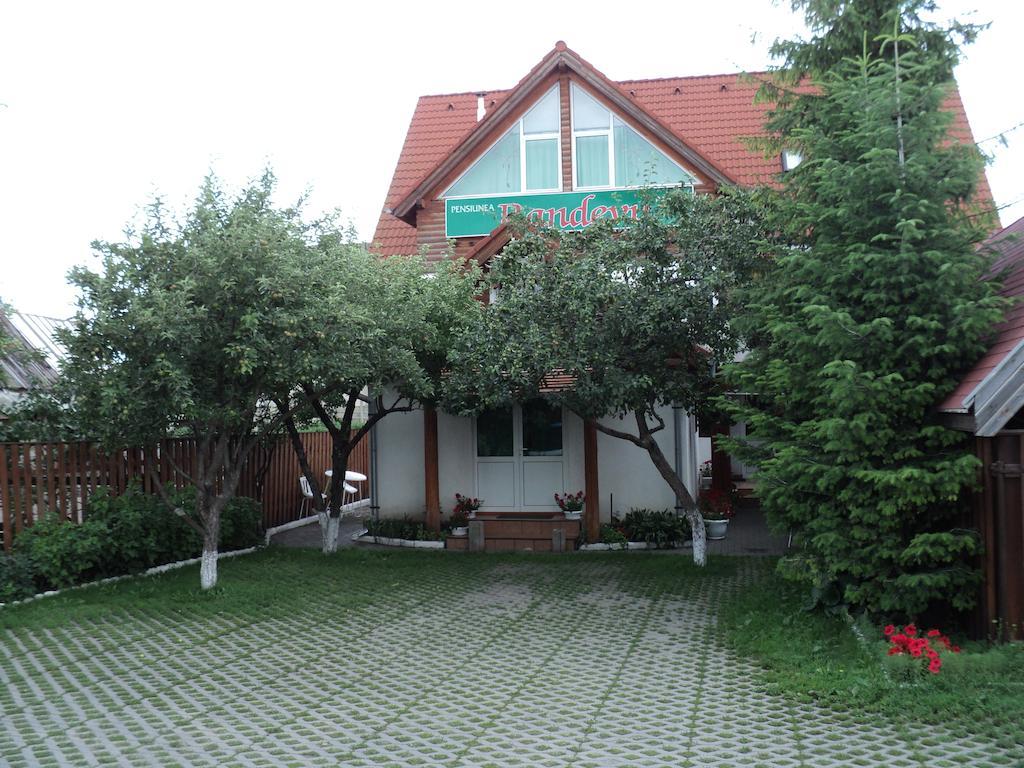 Randevú Panzió Hotel Csíkszereda Kültér fotó
